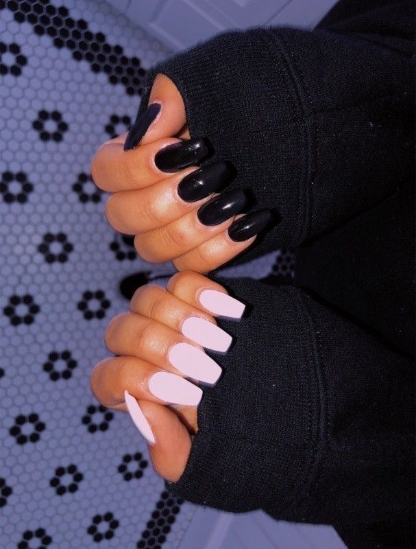 Chic Nail Design: Edgy Black and Elegant Pastel Pink Contrast.