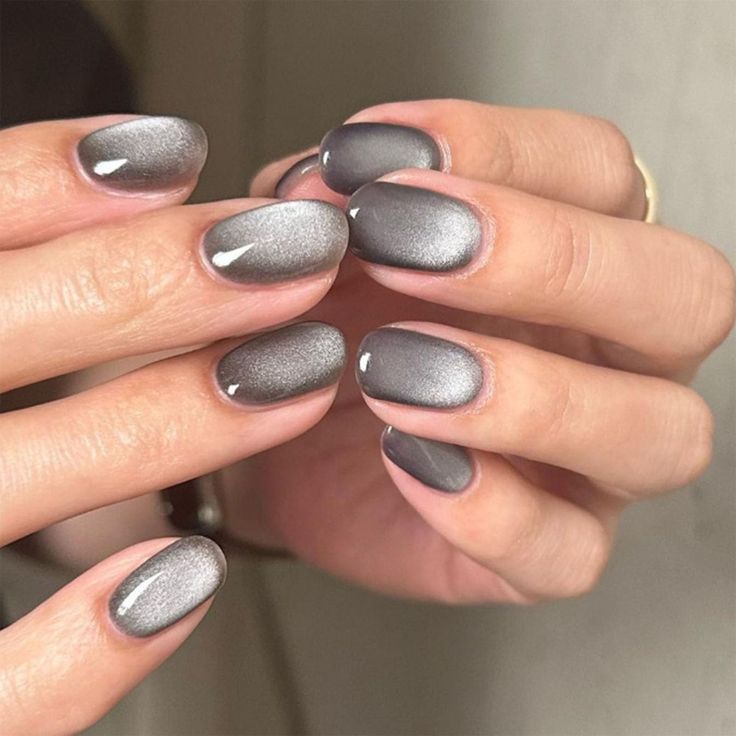 Elegant Gray Ombre Nails: A Chic Blend of Metallic and Matte Finishes for Any Occasion