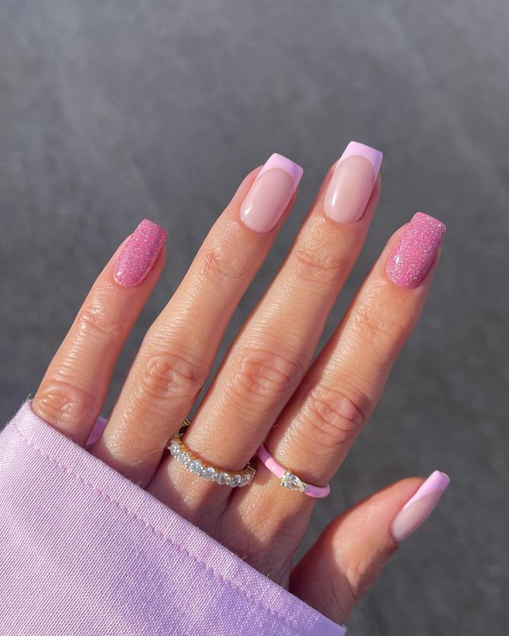 Chic Elegant Nail Design: Soft Pinks with Bold Glitter Accents for Stylish Versatility.