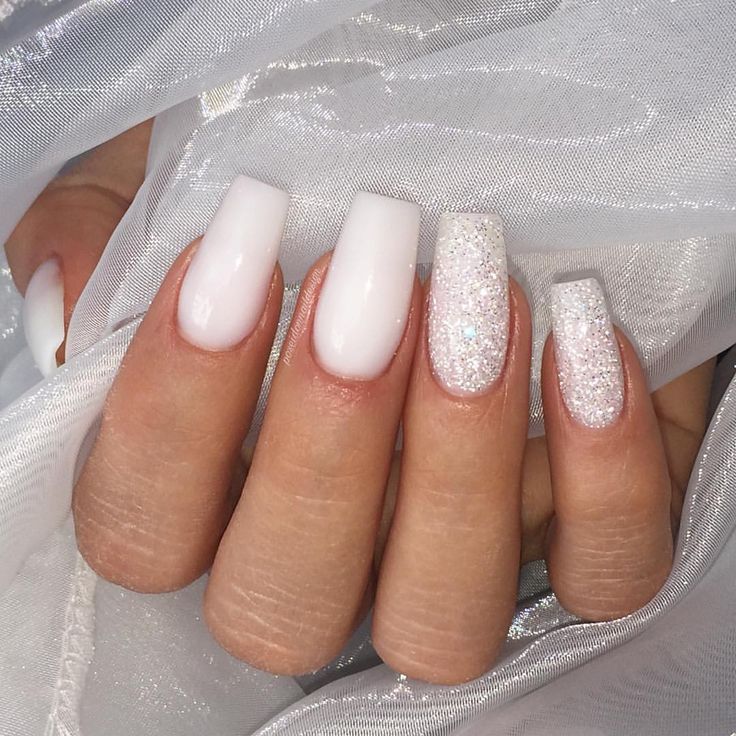 Sparkling White Nails: A Glamorous Blend of Elegance and Simplicity.