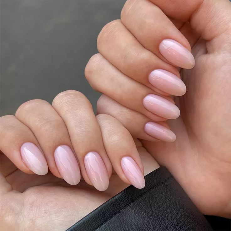 Elegant Ombre Nail Design in Soft Pink Hues with Almond Shape