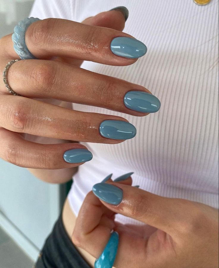 Chic Oval Nails in Soft Blue: A Timeless Accessory for Every Season