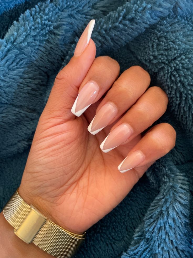 Timeless Elegance: Almond-Shaped French Manicure with Nude Polish and White Tips.