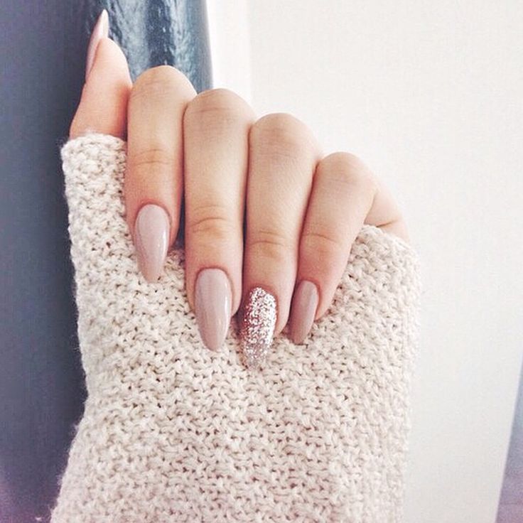 Chic Almond-Shaped Nails: Soft Nude with Glamorous Glitter Accents