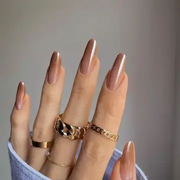 Chic Almond-Shaped Nude Nails: Elegant Design for Any Occasion