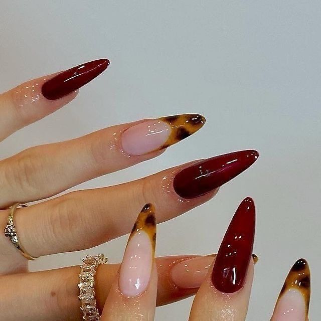 Chic Elongated Nails: Deep Burgundy and Soft Nude with Trendy Tortoiseshell Tips.