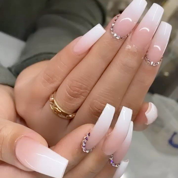 Chic Ombre Nails with Rhinestones: A Sophisticated Gradient Style