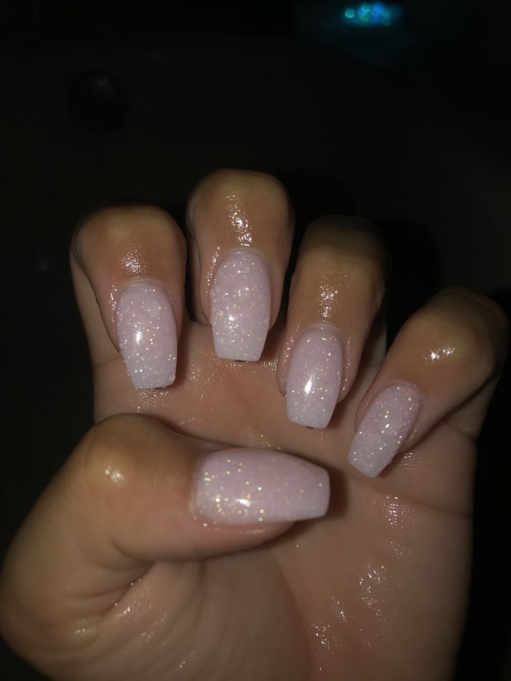 Chic Glittery Acrylic Nails in Elegant Pale Pink Hues