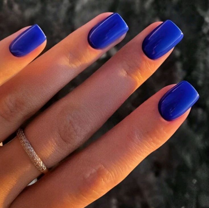 Chic Vibrant Blue Nail Design with Glossy Square Tips for a Modern Aesthetic.