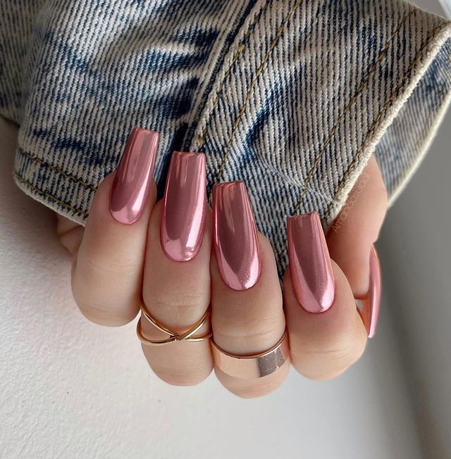 Elegant Long Glossy Pink Nails with Polished Finish and Delicate Gold Rings