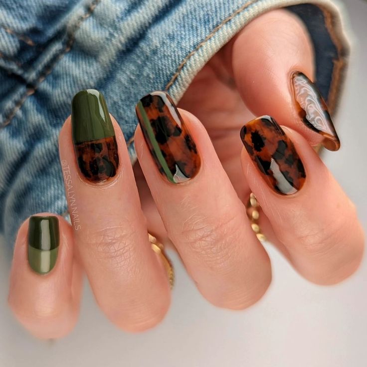 Chic Nail Design: Deep Green and Autumn Tortoiseshell with Glossy Finish.