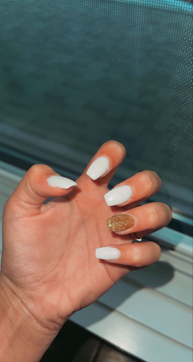 Elegant Chic White Nail Design with Glamorous Gold Glitter Accent.