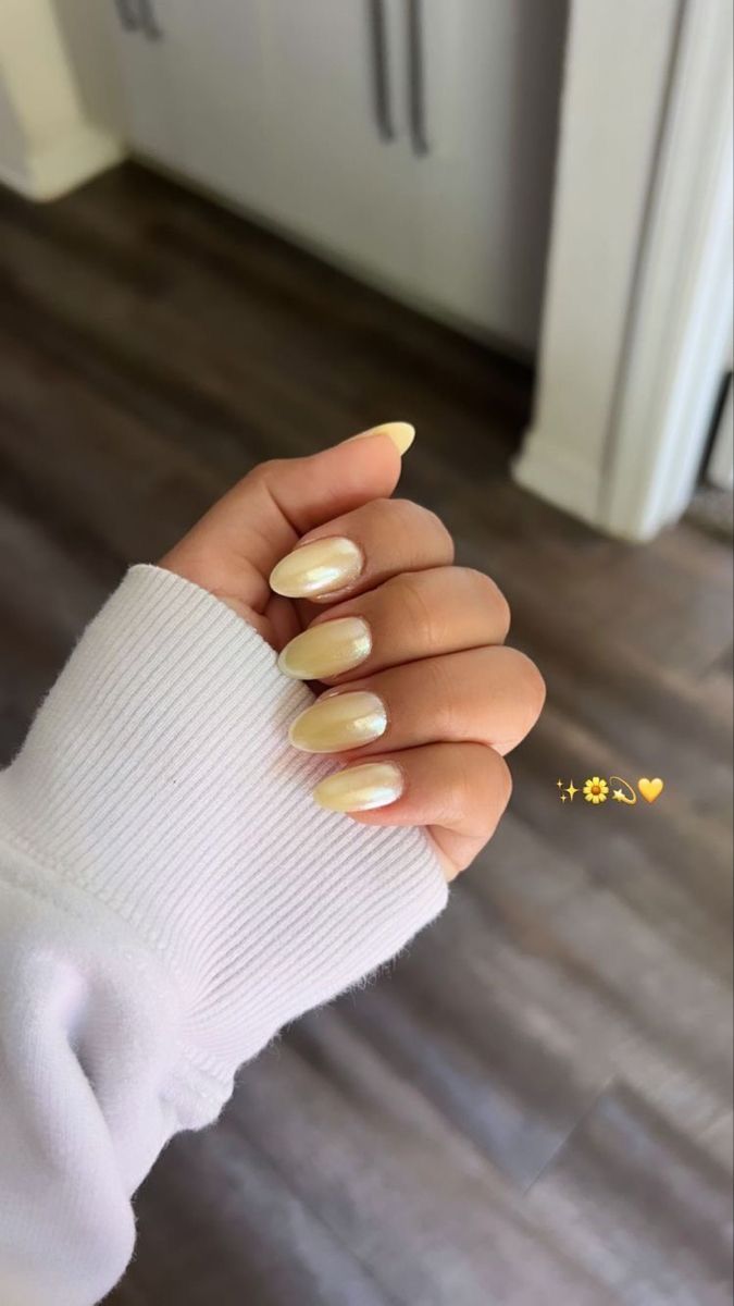 Elegant Soft Gradient Nail Design in Cream and Yellow with Glossy Finish for a Chic Look.