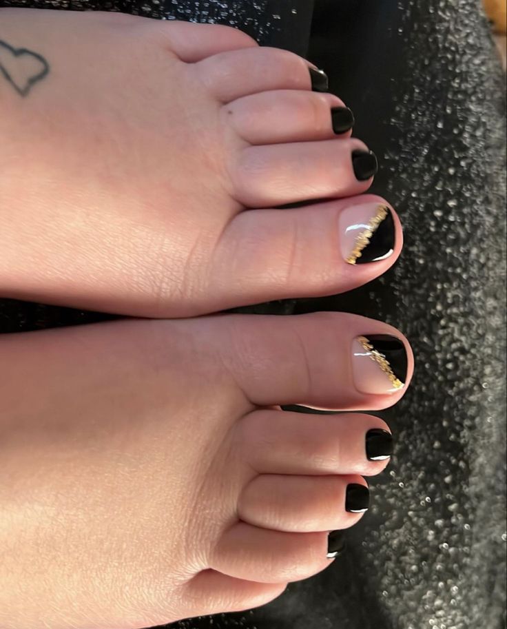 Chic Pedicure Design: Bold Black, Elegant Nude, and Glamorous Gold Accents.