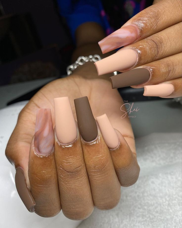 Chic Nail Design with Matte-Gloss Finish and Elegant Marble Effect