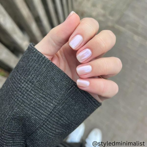 Elegant Pastel Nails: A Delicate and Versatile Minimalist Aesthetic.