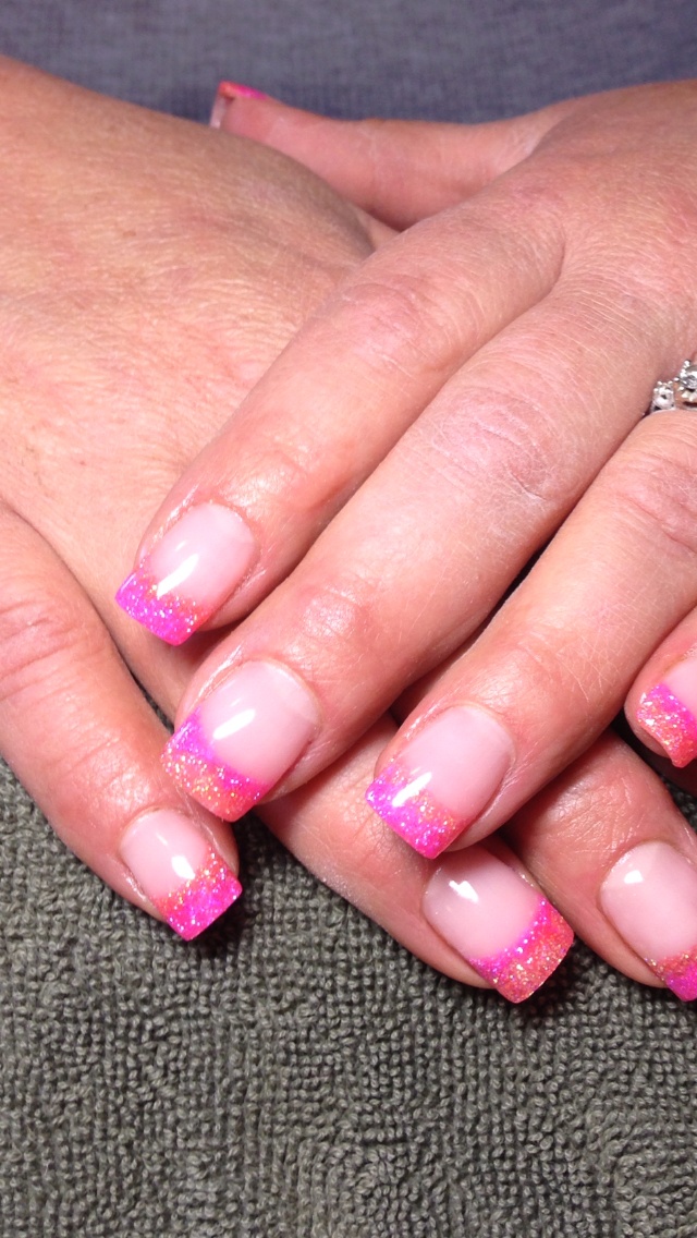 Vibrant Pink Ombre Glitter Nails: A Striking Blend of Elegance and Playfulness.