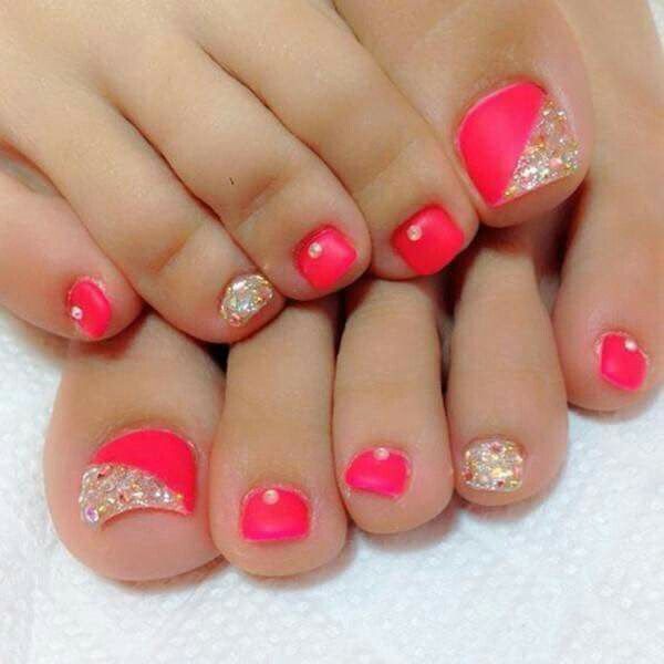 Chic Vibrant Pink Toenail Design with Glossy, Glitter Finishes and Rhinestone Accents