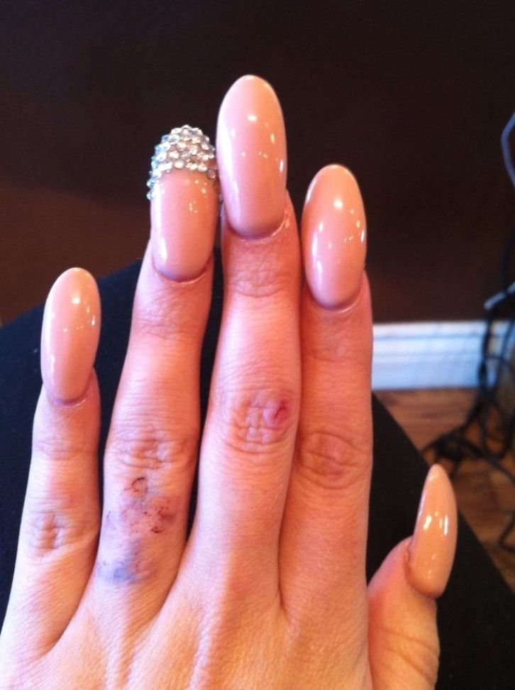 Chic Almond-Shaped Nails: Soft Nude Polish with Sparkling Rhinestone Accent