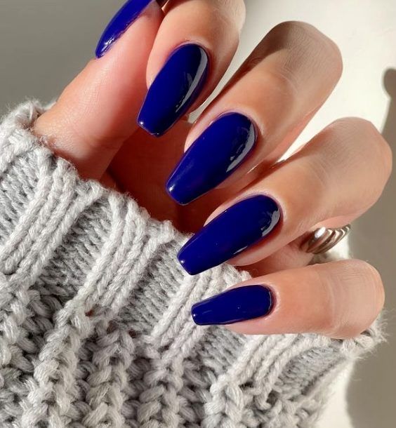 Elegant Navy Blue Nails: A Chic Blend of Boldness and Sophistication