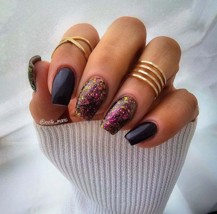 Chic Gradient Nail Design: Dark and Glittery Textures Enhanced by Gold Accents.