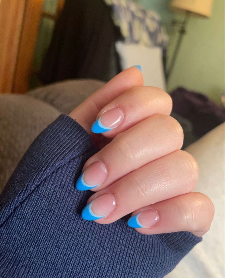 Chic Blue-Tipped Nails: A Sophisticated Twist on the Classic French Manicure.