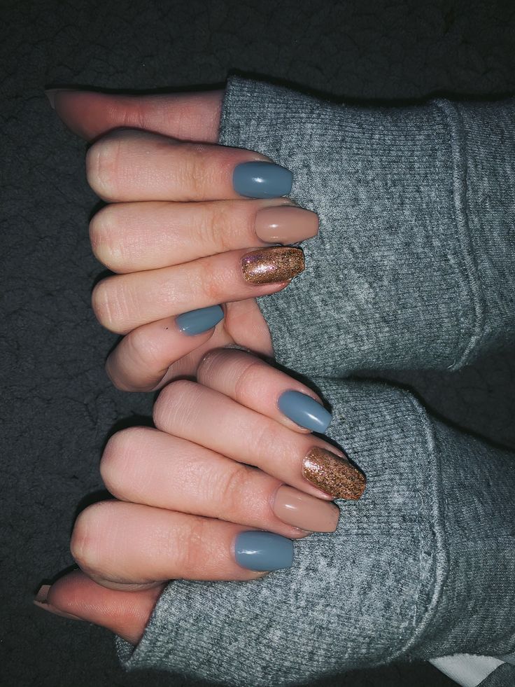 Chic Nail Design: Muted Tones with Sparkling Accents for a Sophisticated Look