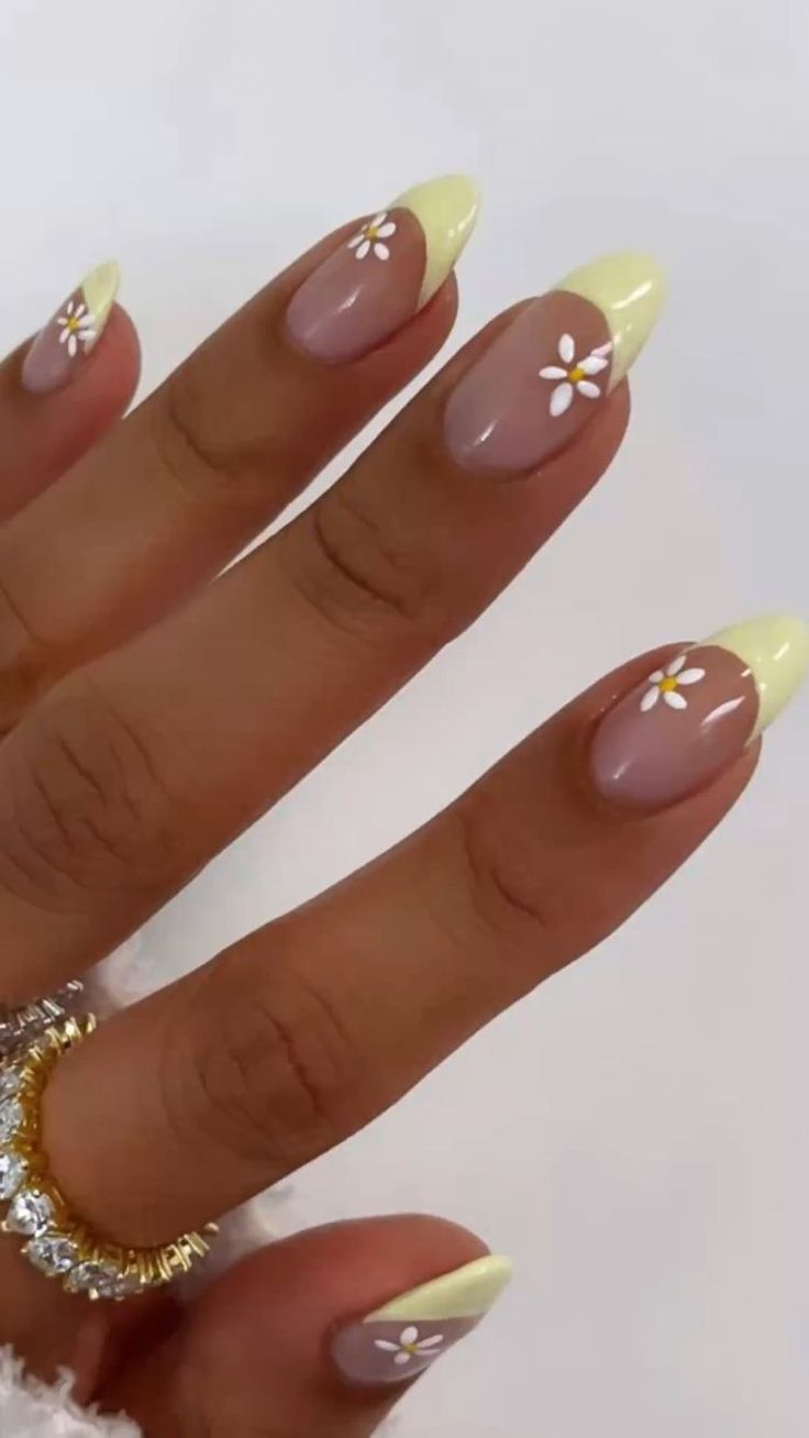 Spring/Summer Nail Design: Soft Mauve Base with Vibrant Yellow Tips and Delicate White Daisies.