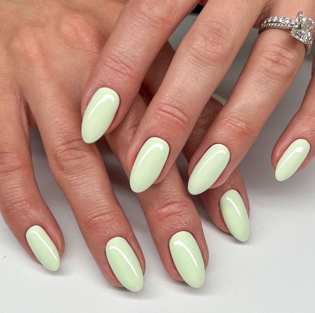 Chic Soft Mint Green Almond Nails: A Fresh Look for Every Occasion.