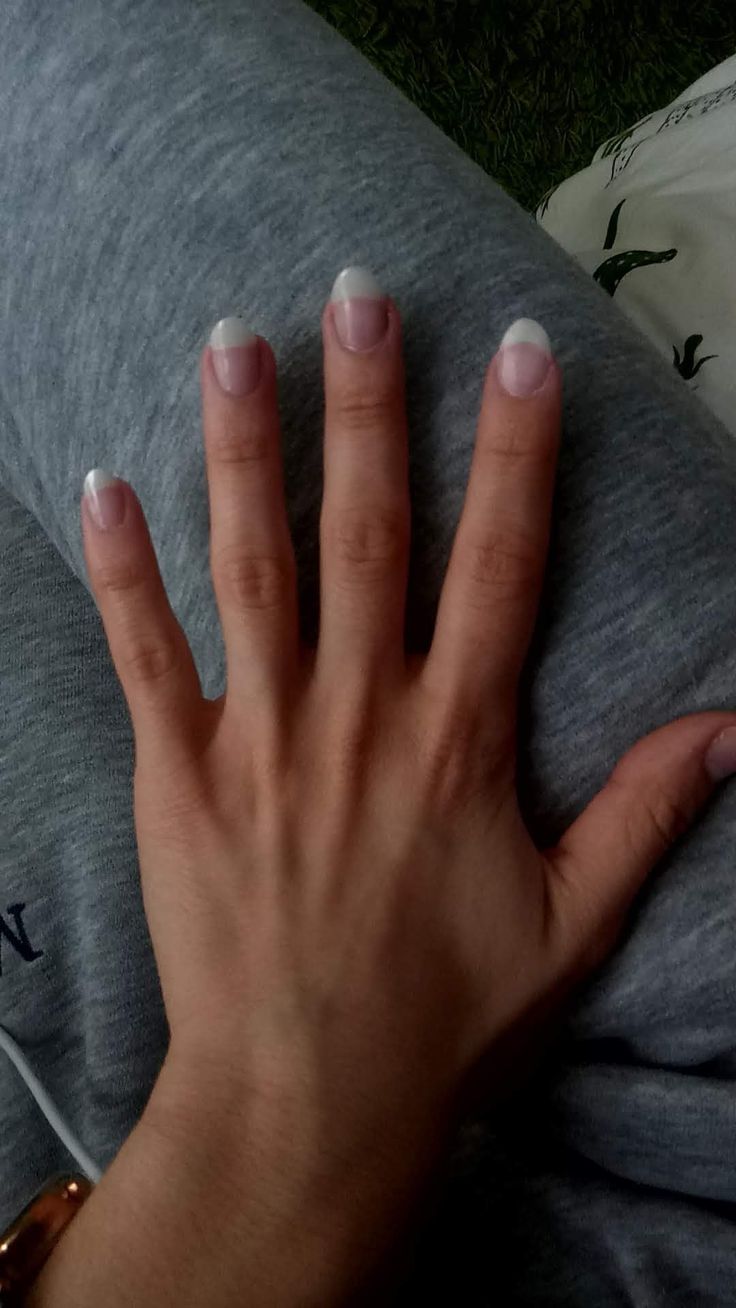 Timeless Elegant French Manicure: Subtle Pink Base with Classic White Tips for Understated Sophistication.