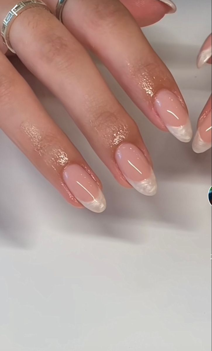 Elegant French Manicure: Soft Pink Base with Delicate White Tips and Glossy Finish.