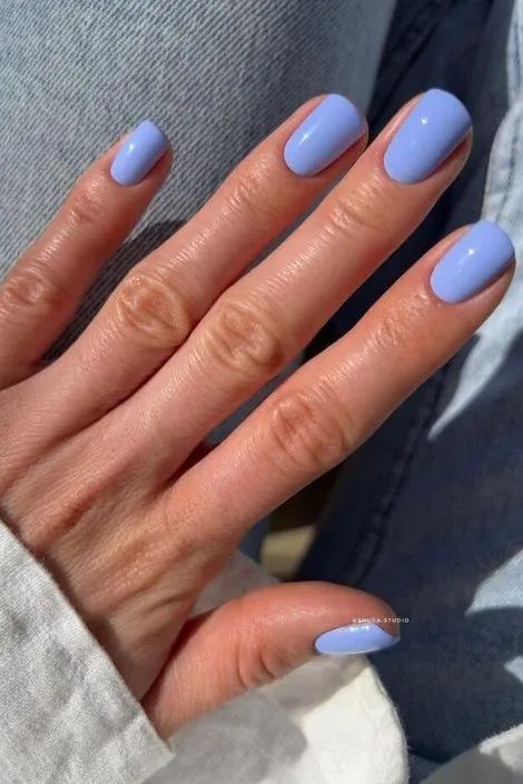 Elegant Soft Lavender Manicure: Glossy Finish & Classic Oval Shape for Spring/Summer Aesthetic.