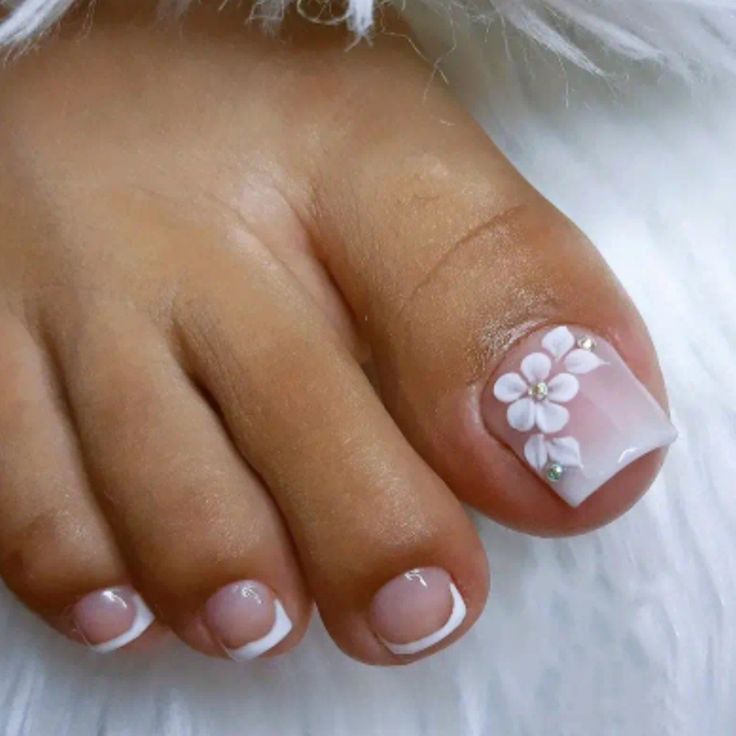 Charming Soft Pink and White Floral Toe Nail Design for Warm Weather.