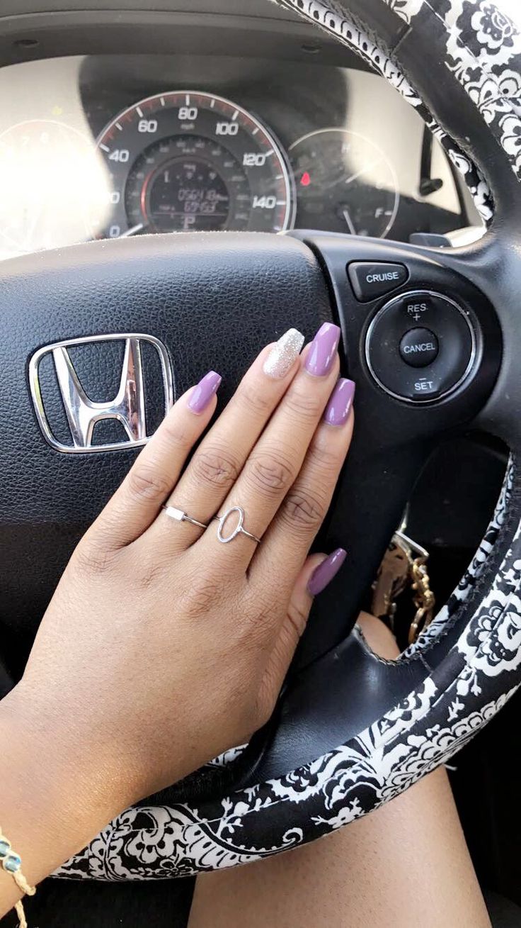 Chic Purple Glamour: Stylish Nails with Glittery Accents and Elegant Rings