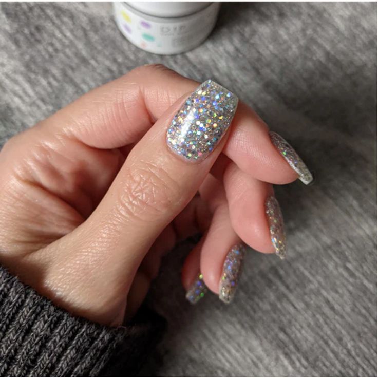 Iridescent Glitter Nail Design: Glamorous Elegance for Any Occasion