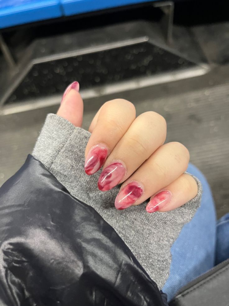 Chic Marble Nail Design in Deep Red and Sheer Pink, Perfectly Paired with Casual Elegance.