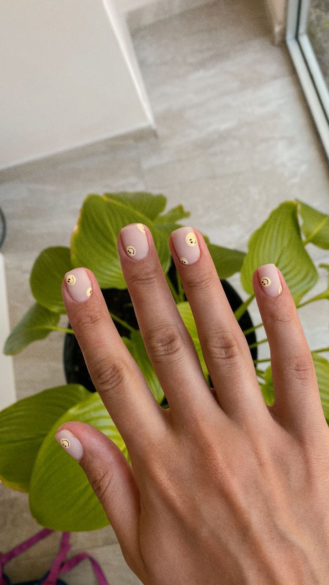 Charming Pink Nails with Gold Accents: A Playful and Sophisticated Minimalist Design.