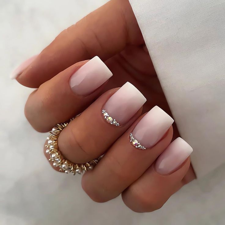 Chic Ombre Nail Design with Rhinestones: Sophisticated Gradient and Modern Squared Shapes.