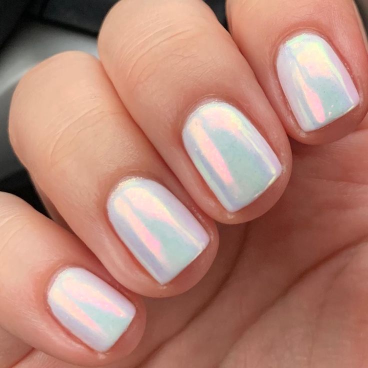 Iridescent Pastel Nail Design: A Whimsical Touch of Elegance.