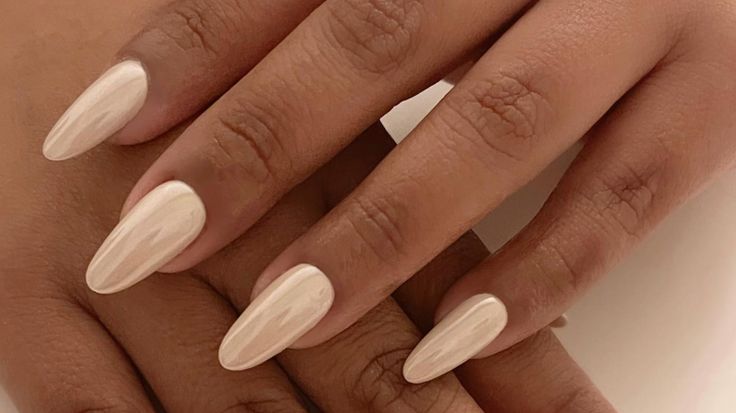 Chic Almond-Shaped Nails in Soft Nude Polish for Timeless Elegance.