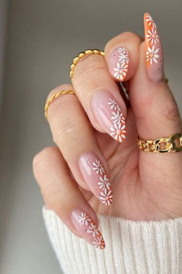 Elegant Floral Nail Design with White Daisies and Vibrant Orange Gradient for a Cheerful Spring/Summer Look