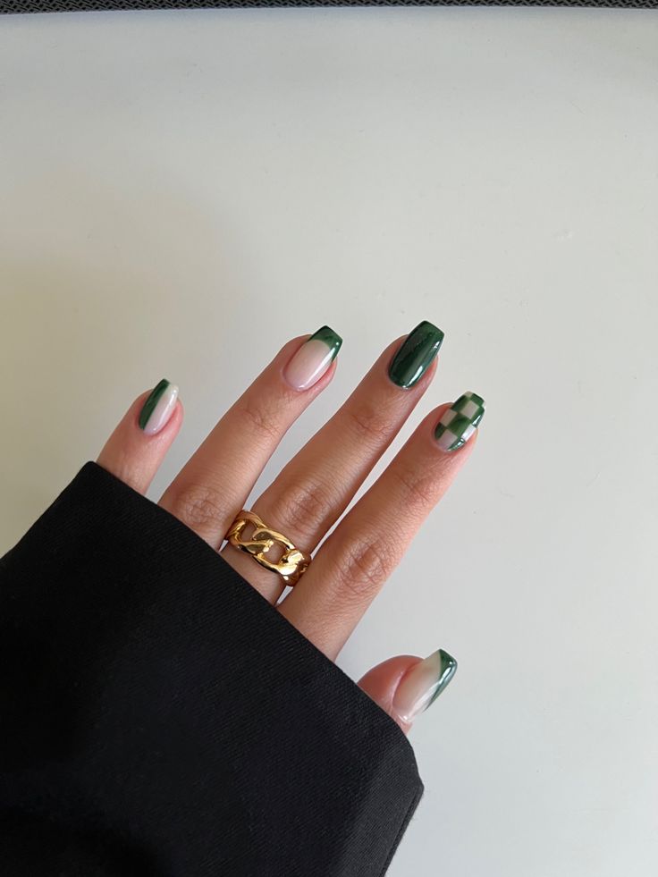 Chic Nail Design: Modern Green and Neutral Geometric Elegance.