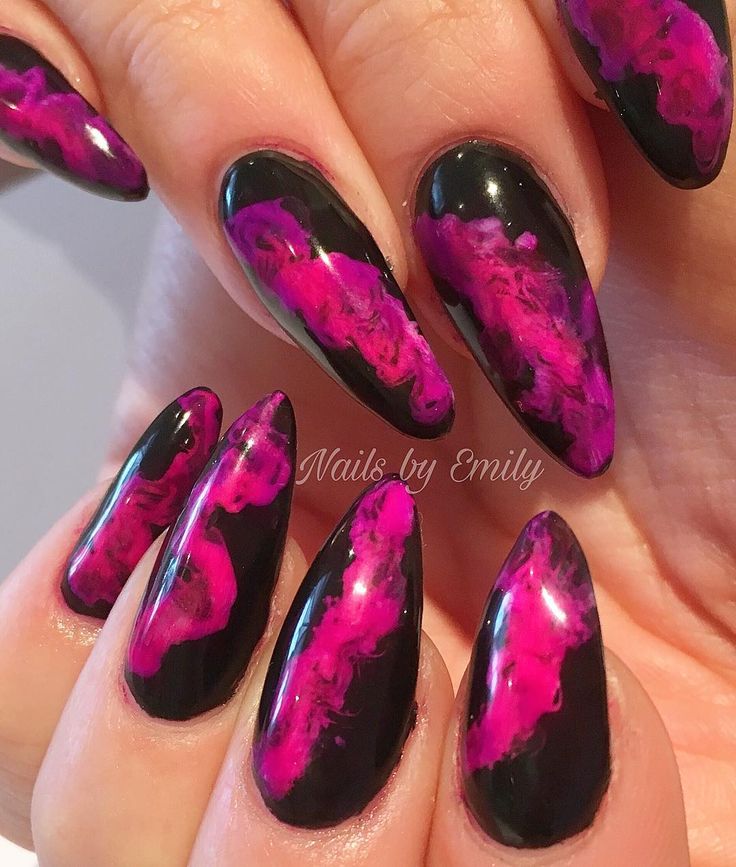 Bold Almond-Shaped Marbled Nail Design in Deep Black and Vibrant Pink