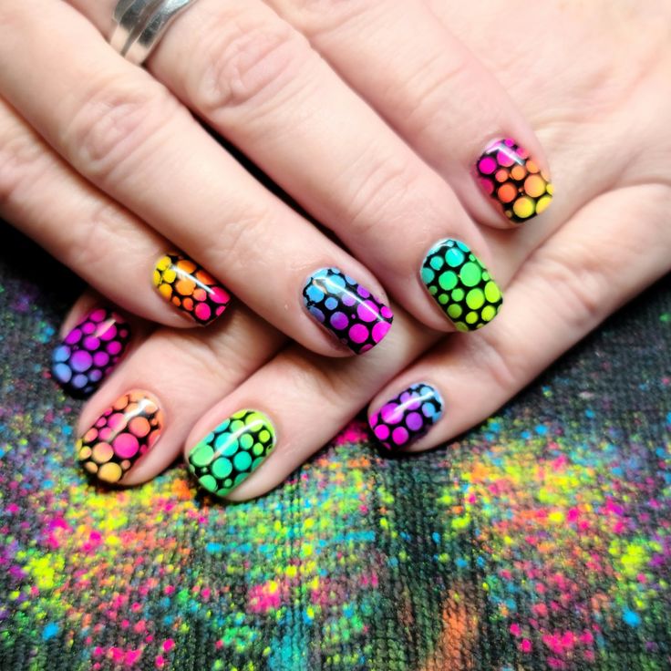 Dynamic Gradient Nail Design with Playful Overlapping Circles and Neon Contrast.