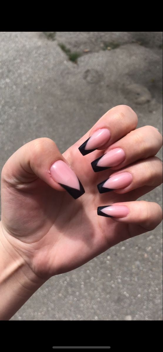 Chic Natural Pink and Black Tip Nail Design for Bold, Versatile Elegance.