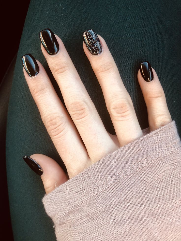 Elegant Sleek Black Nail Design with Matte-Gloss Finish and Sparkling Glitter Accent.