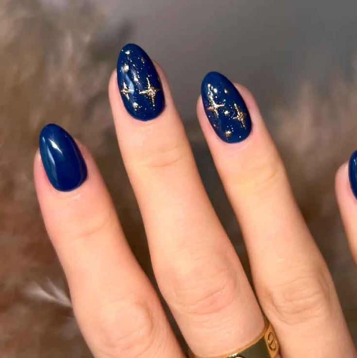 Sophisticated Almond-Shaped Nail Art: Deep Navy Base with Sparkling Gold Accents