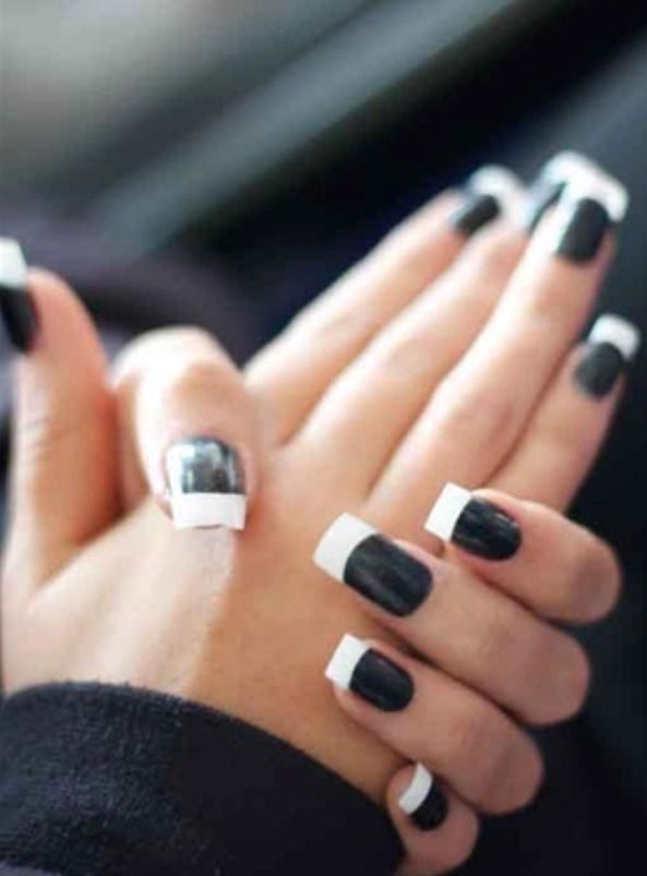 Elegant Black and White Nail Design with a Modern Metallic Accent.