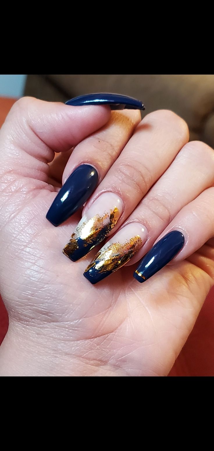 Sophisticated Navy and Gold Gradient Nail Design for All Occasions