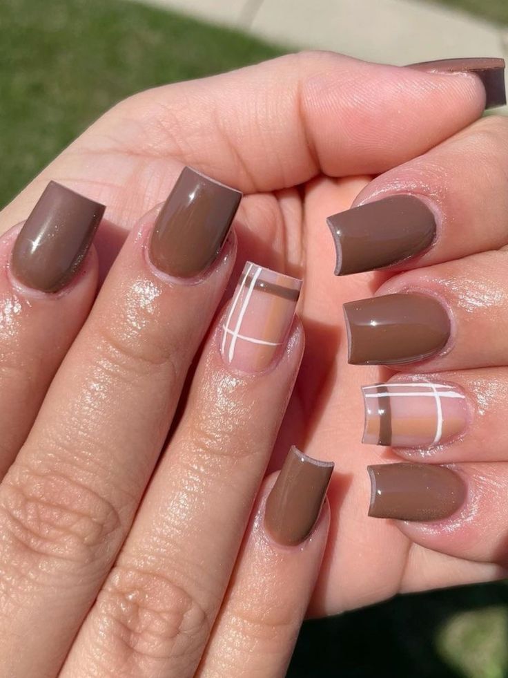 Chic Brown Nail Design: Elegant Matte-Gloss Contrast with Geometric Lines.